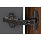 Bisagra Intermat con cazoleta en diseño Sensys para puertas plegables de armario esquinero