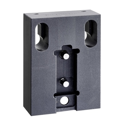 Insertion die for linear mounting plates for pressing in